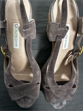 L'Autre Chose Gray Suede T-Strap Heeled Sandals